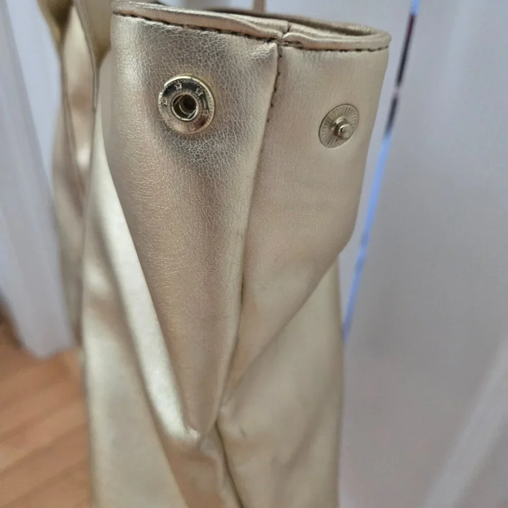 Gold tote bag with sequin detailing - Picture 6 of 10